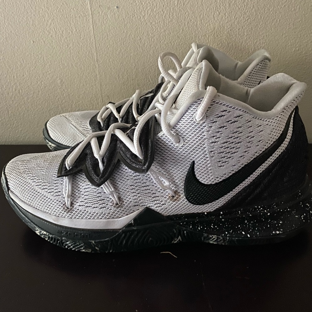 Shoes - Picture 2 of 3